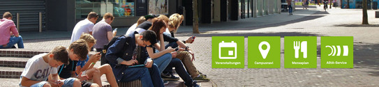 TU App Studenten auf dem Campus schauen auf ihr Smartphone. Rechts auf dem Bild sind Icons der TU App eingeblendet.