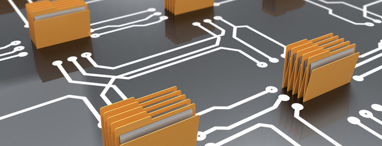 Konzept des Datenspeicherarchivs Bündel von Aktenmappen auf einer Platine angeordnet