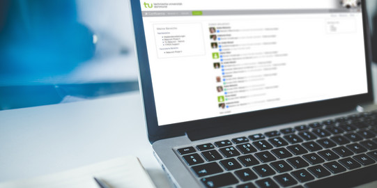 Confluence Laptop mit Confluence-Bildschirm